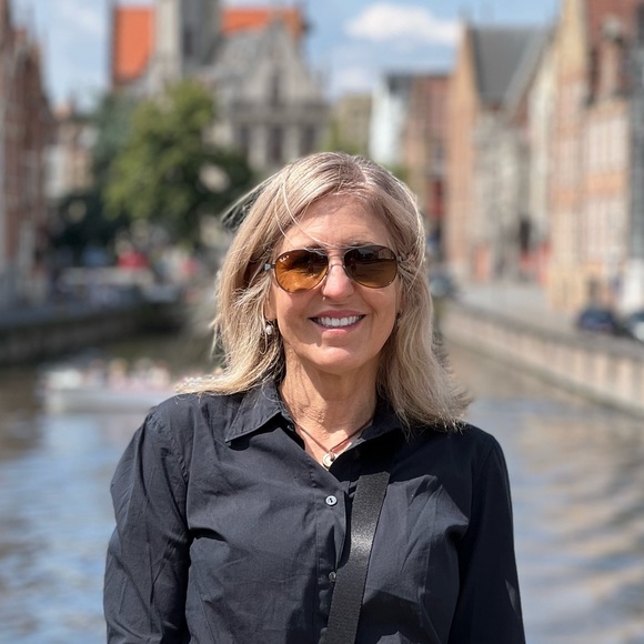 Meet your Posher, Leslie - Picture 2 of 2